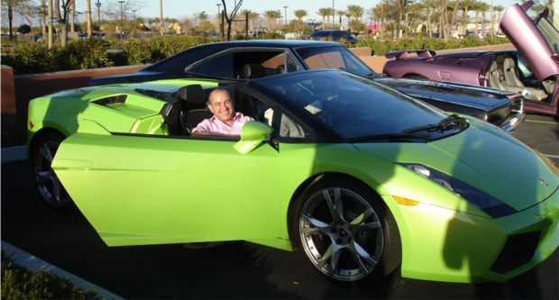 Sahar Sarid styling in a lime green Lamborghini Sahar Sarid styling in a lime green Lamborghini